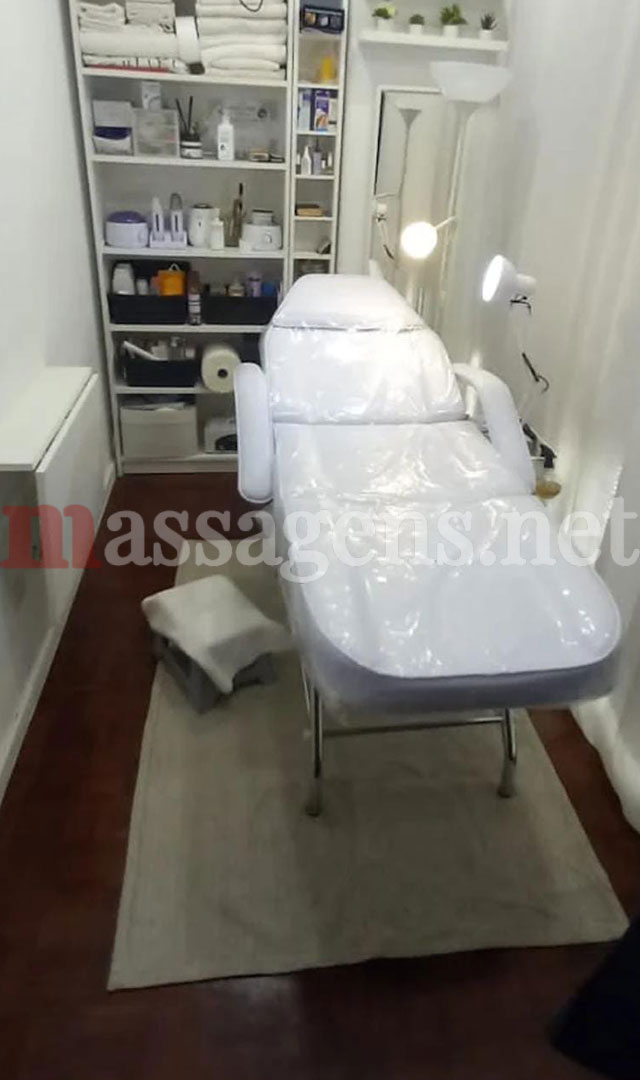 Foto vertical Massagista Centro de massagem