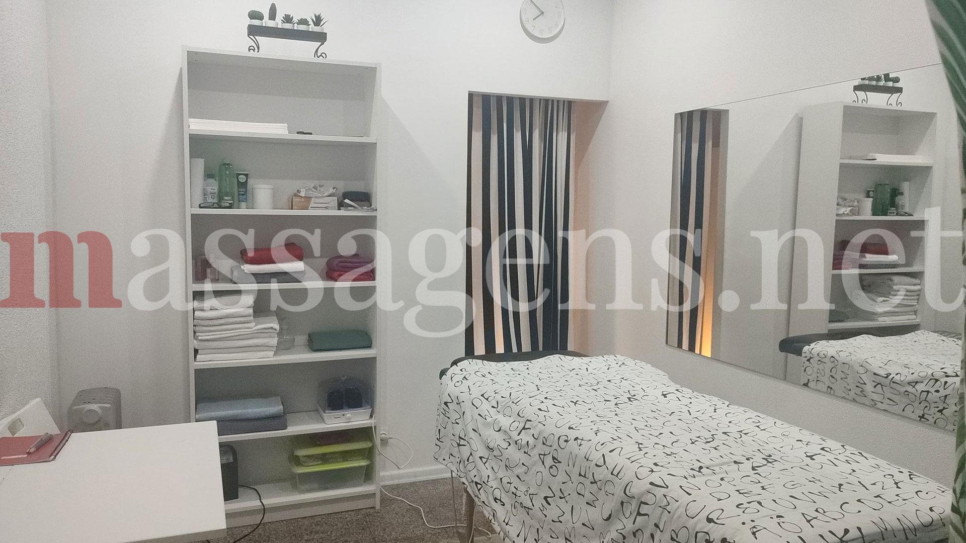 Foto horizontal Massagista Centro de massagem