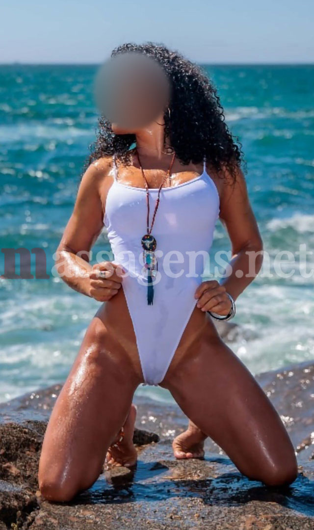 Foto vertical Massagista Gabriela